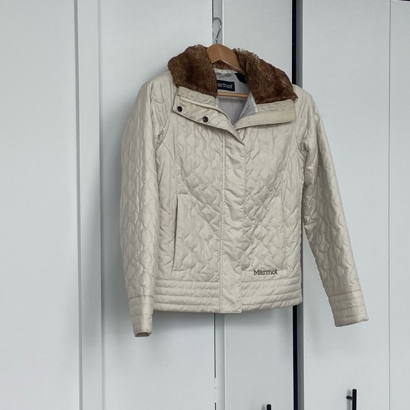 Marmot - St. Moritz Quilted Jacket - Size M - Ivory w/ brown faux fur collar - Picture 6 of 14